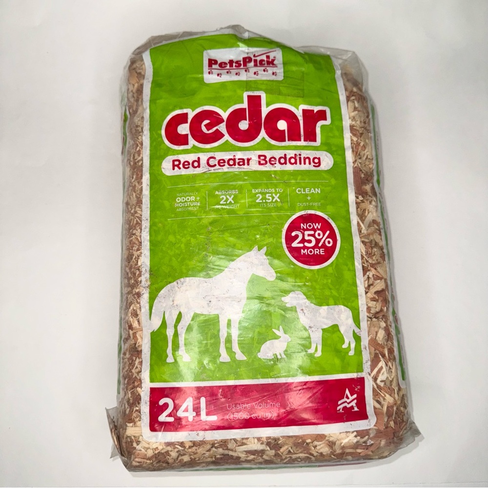 PETSPICK RED CEDAR BEDDING OUTSIDE GARDENING OR PET USE DOGS HORSES